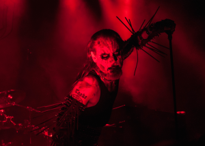 Hoest i front for Gorgoroth. Foto: Blastbeast